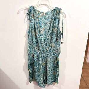 NWOT RAGA Floral Sleeveless Romper Size Medium